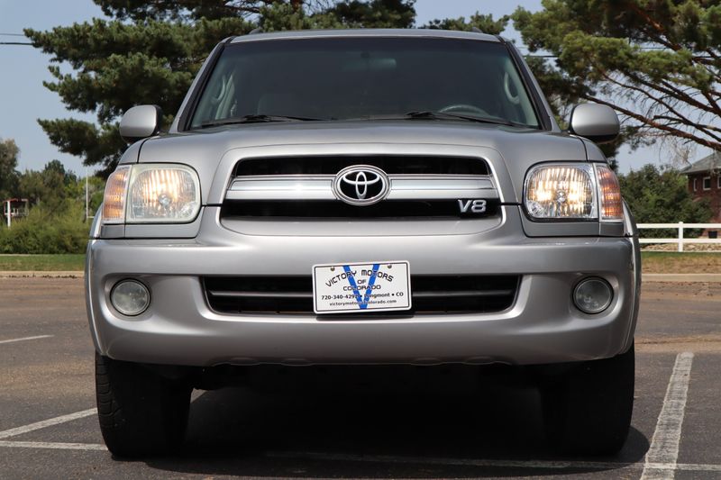 2005 Toyota Sequoia Photos