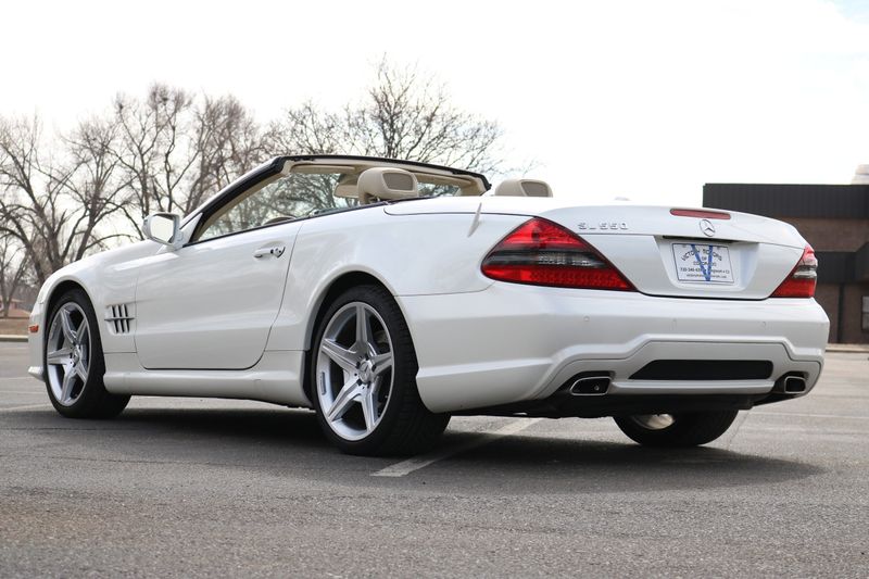 今日の超目玉】 メタリックホワイトmercedessl500convertible2012