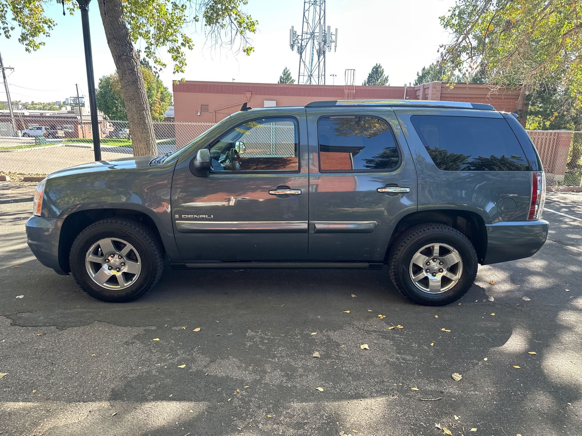 2008 Gmc Yukon Denali photo 5
