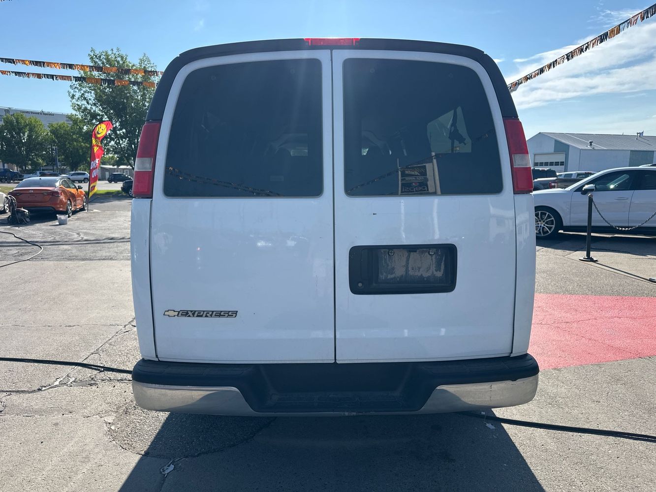 2017 Chevrolet Express Passenger LT 3500 photo 2