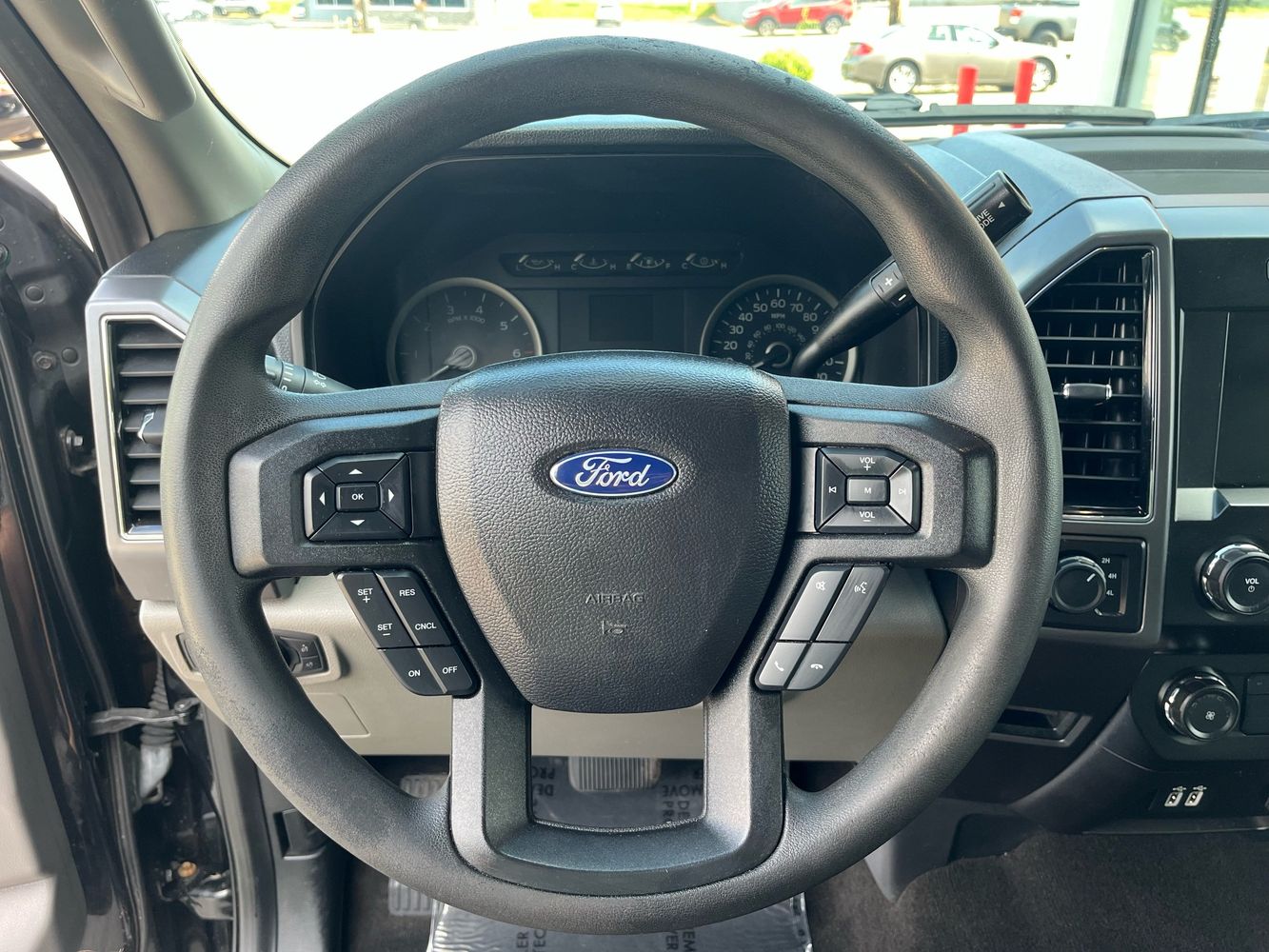 2019 Ford F-150 XLT photo 9