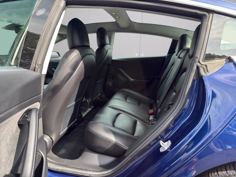 2019 Tesla Model 3 Long Range photo 10