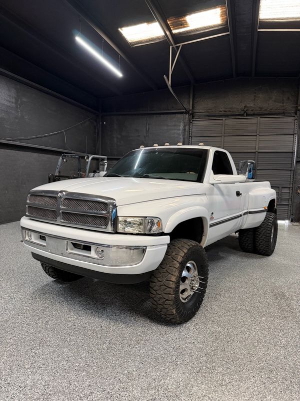 Special Two-tone Paint 1995 Dodge RAM 3500 LT LB 4WD Pickup Truck Four-Wheel Drive 5-Speed Manual