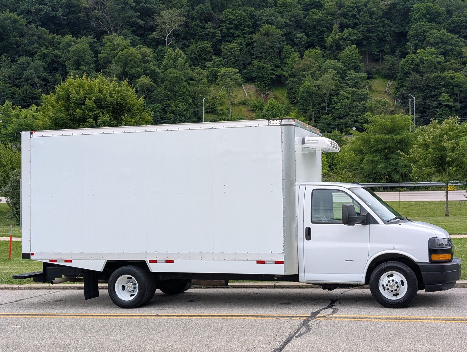 2024 Chevrolet Express Cutaway 21