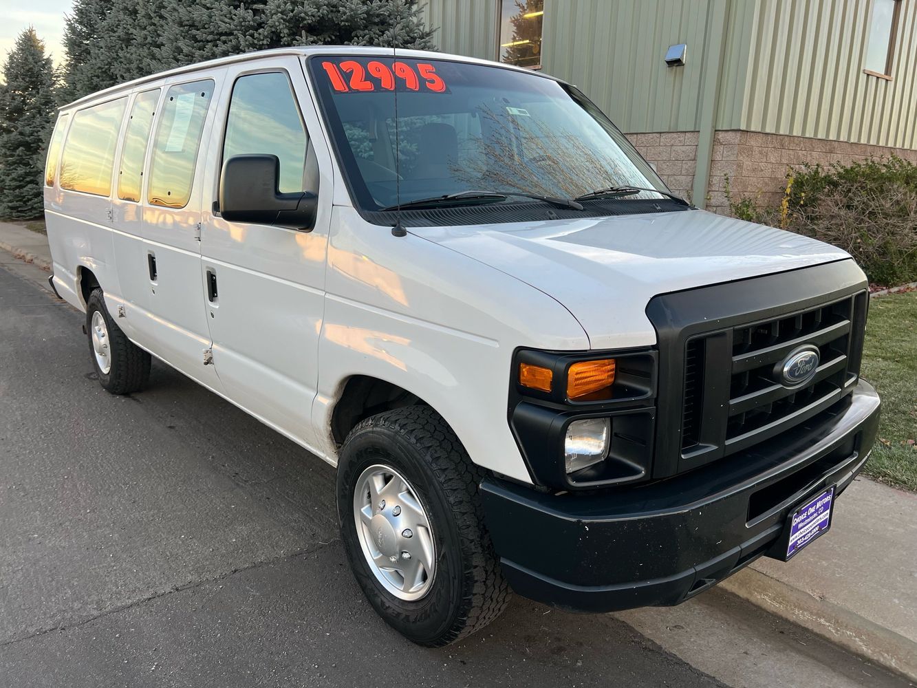 2010 Ford E-Series Econoline Wagon XLT photo 6