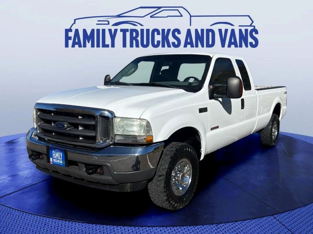 White 2004 Ford F-250 Super Duty Lariat Extended Cab 4WD Pickup Truck Four-Wheel Drive