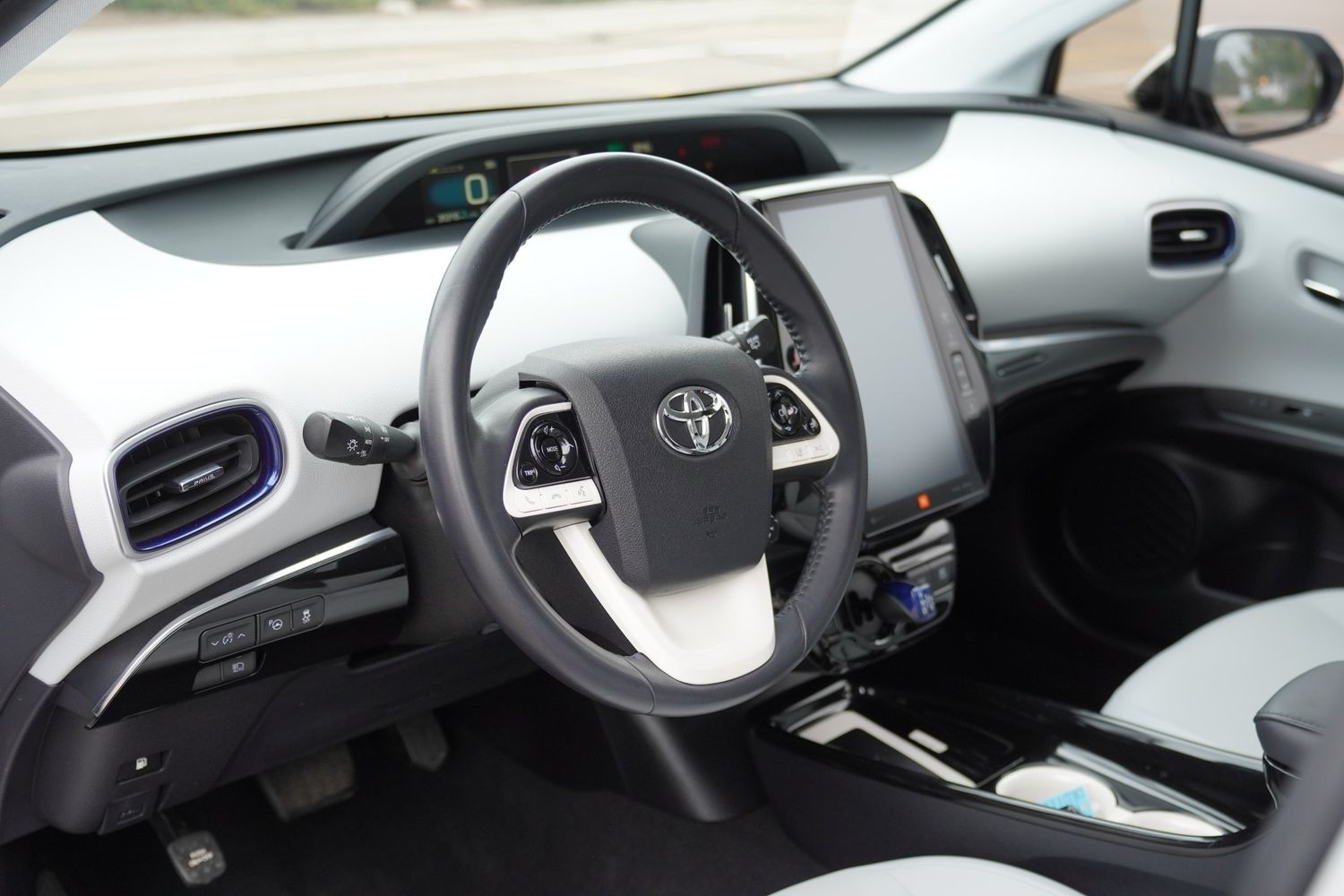 2018 Toyota Prius Four Touring photo 10