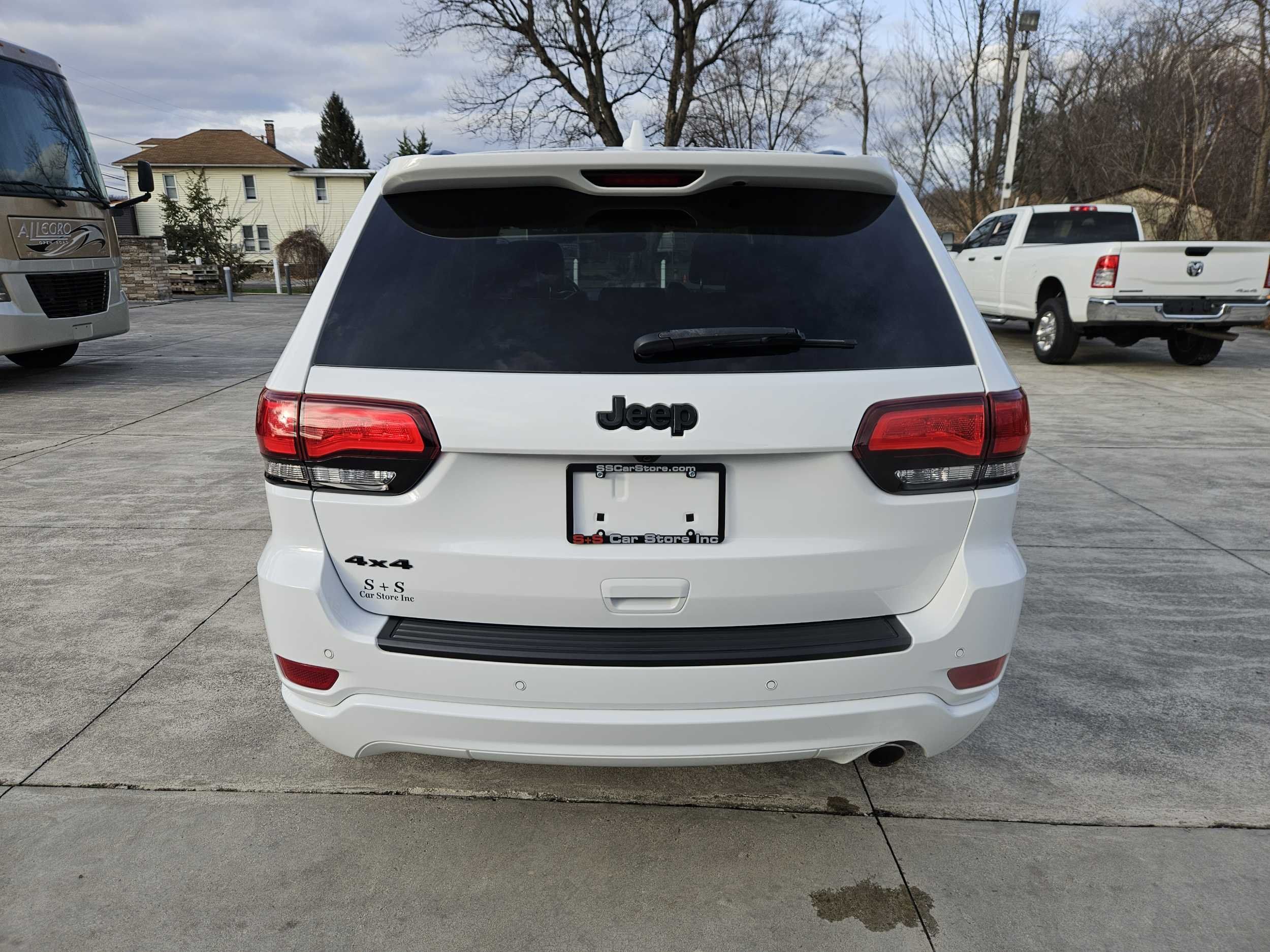 2020 Jeep Grand Cherokee Altitude photo 3