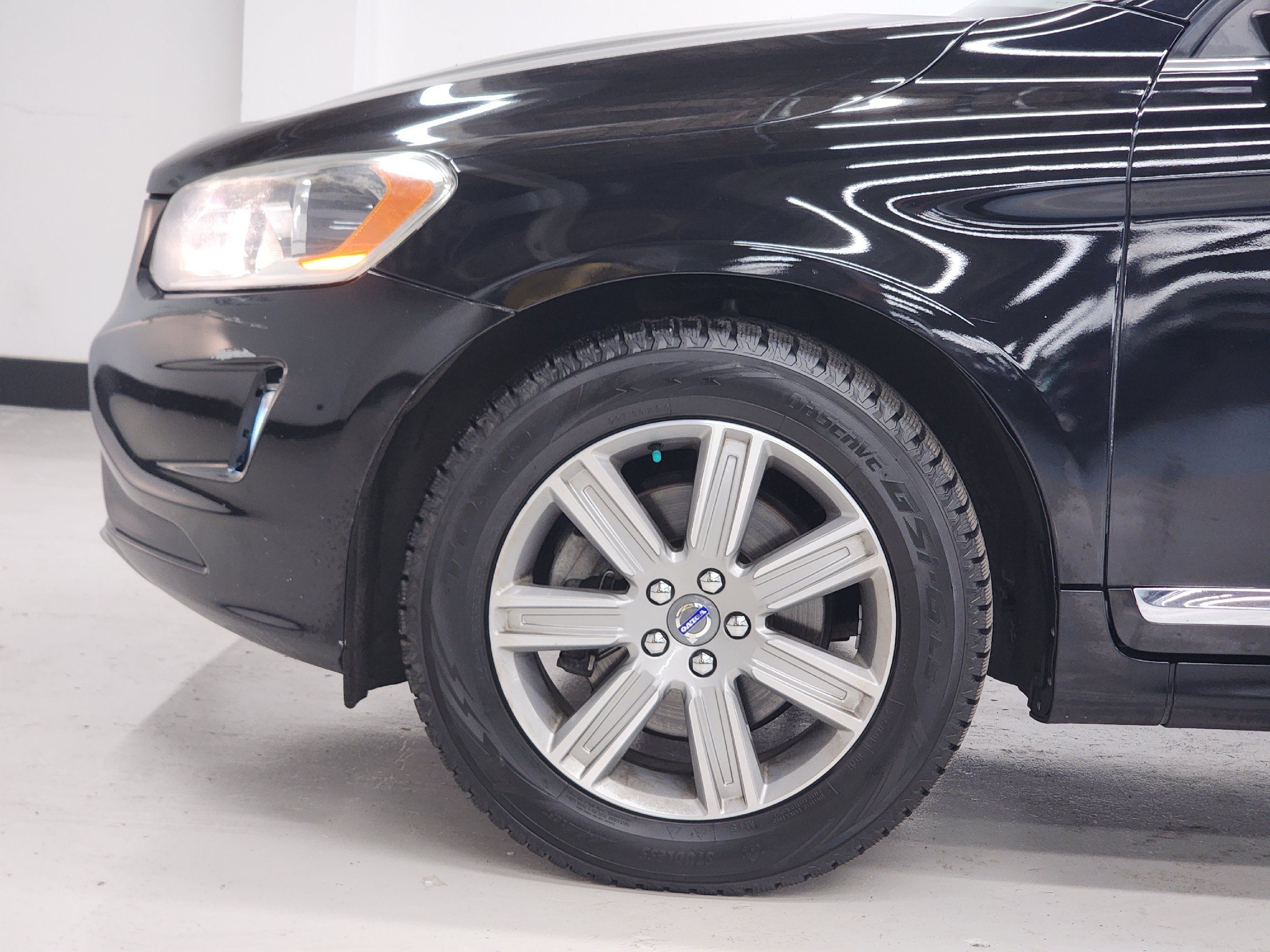2016 Volvo XC60 T6 Drive-E photo 23