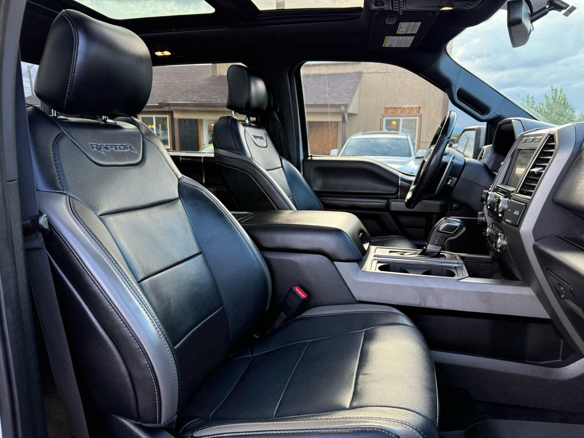 2017 Ford F-150 Raptor photo 27