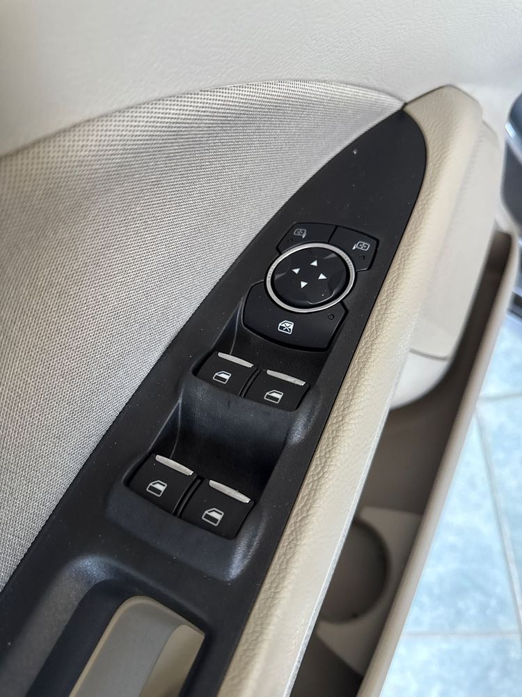 2019 Ford Fusion SE photo 18