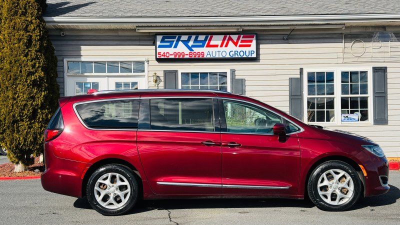 2017 Chrysler Pacifica Touring-L Plus's photo