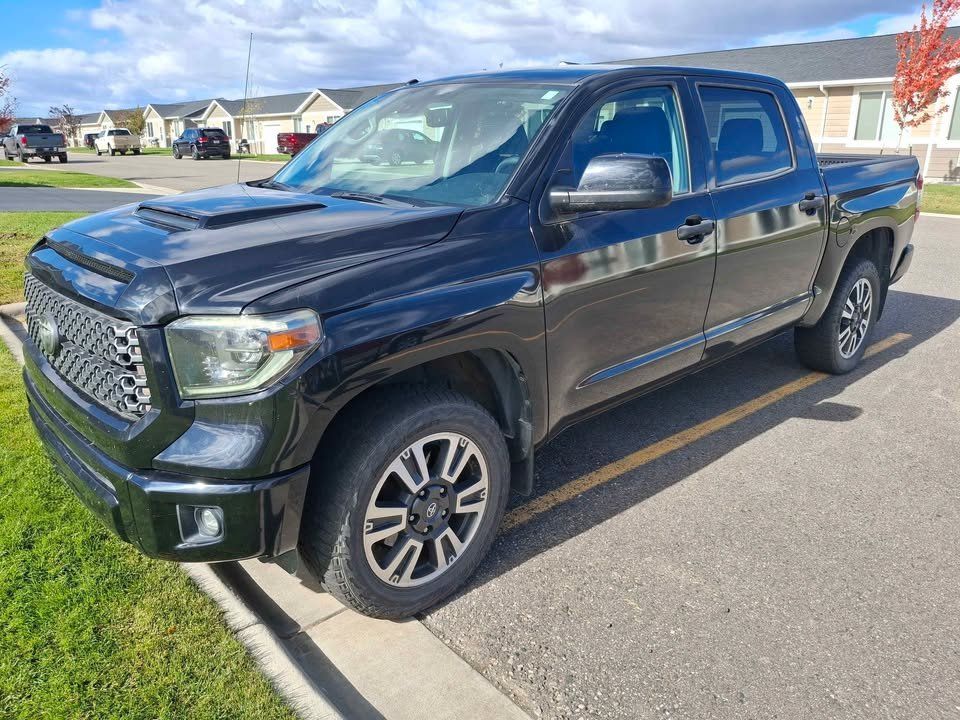 2018 Toyota Tundra SR5's photo