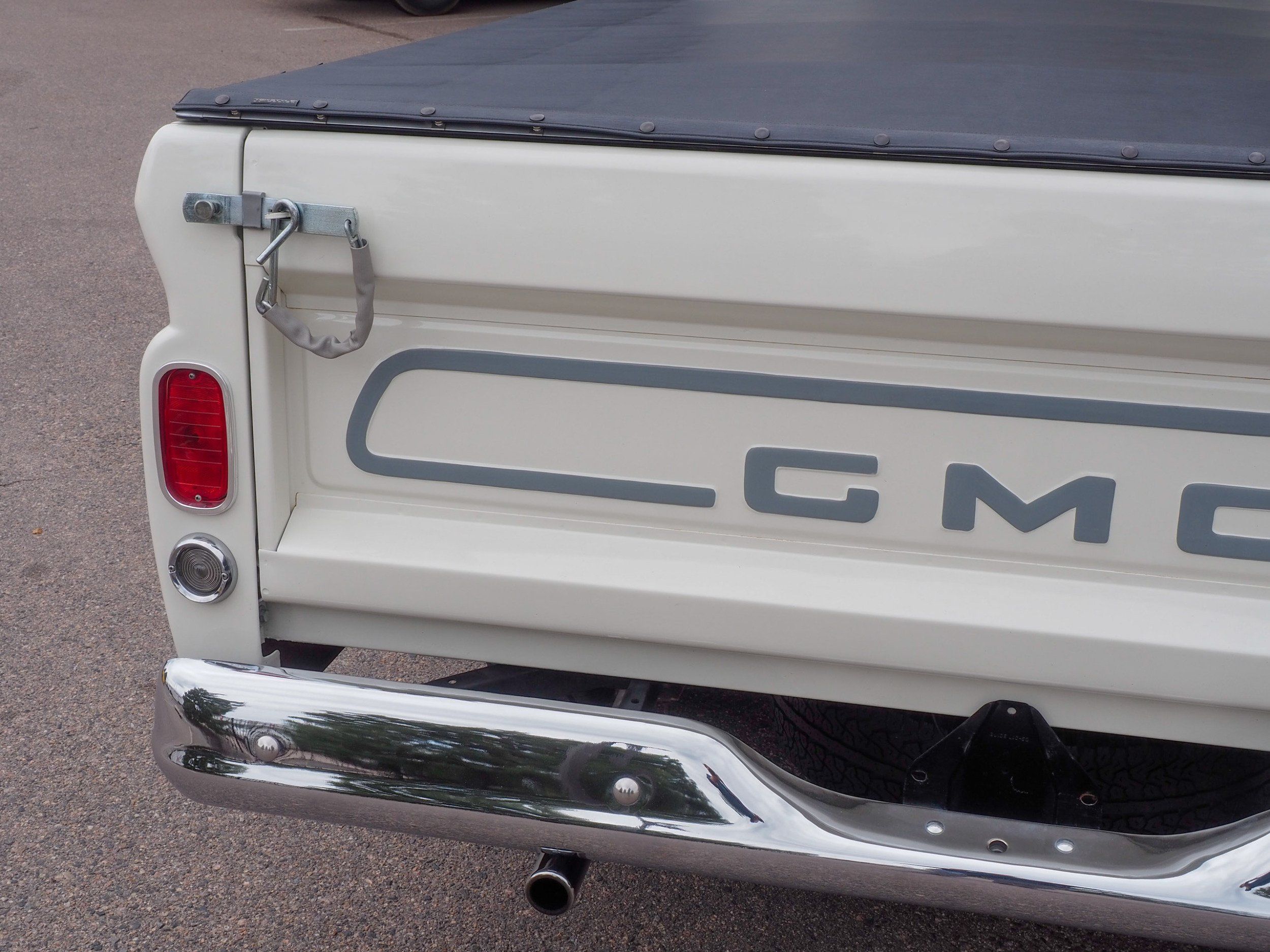 1966 GMC Pickup White RWD
