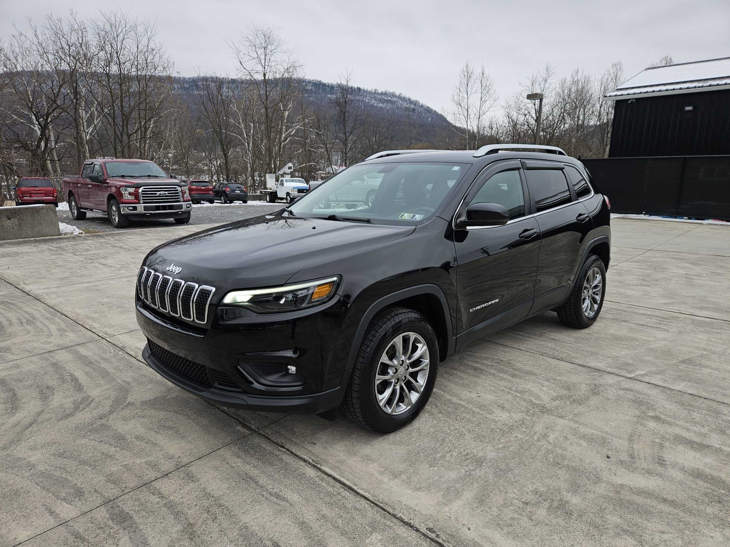 2019 Jeep Cherokee Latitude photo 3