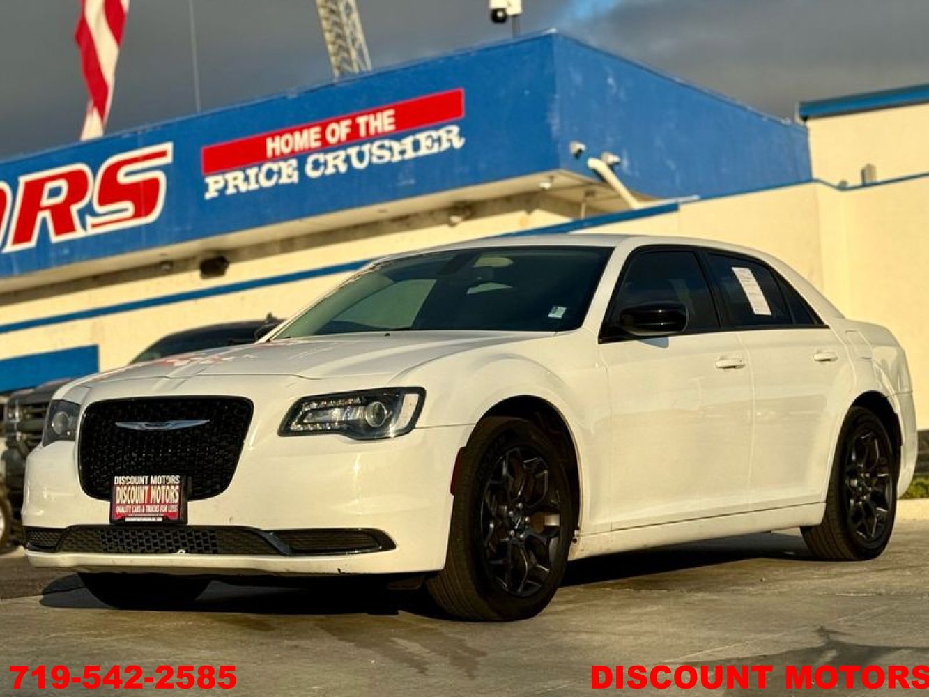 2019 Chrysler 300 Touring's photo