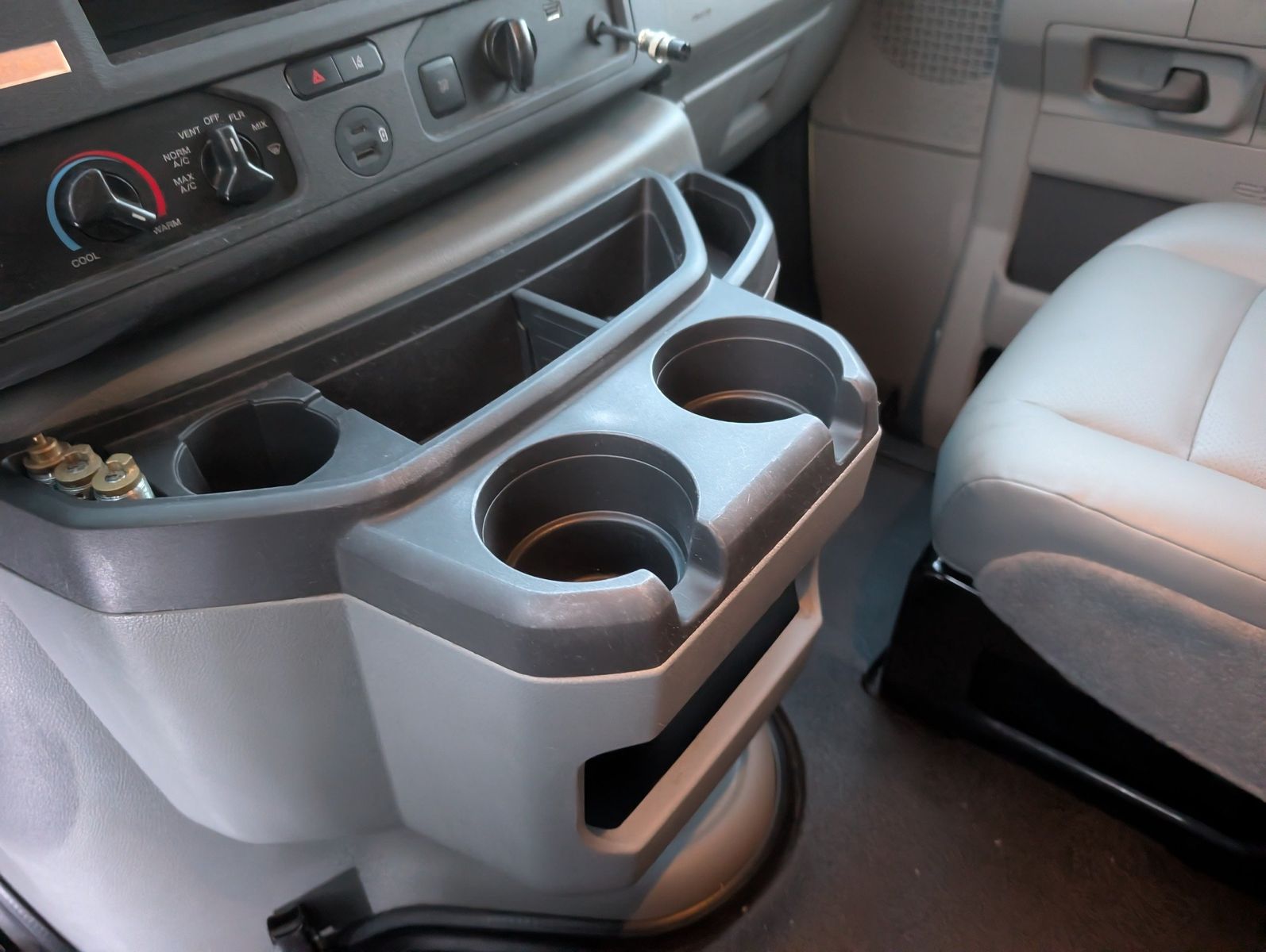 2022 Ford E-Series Chassis 52