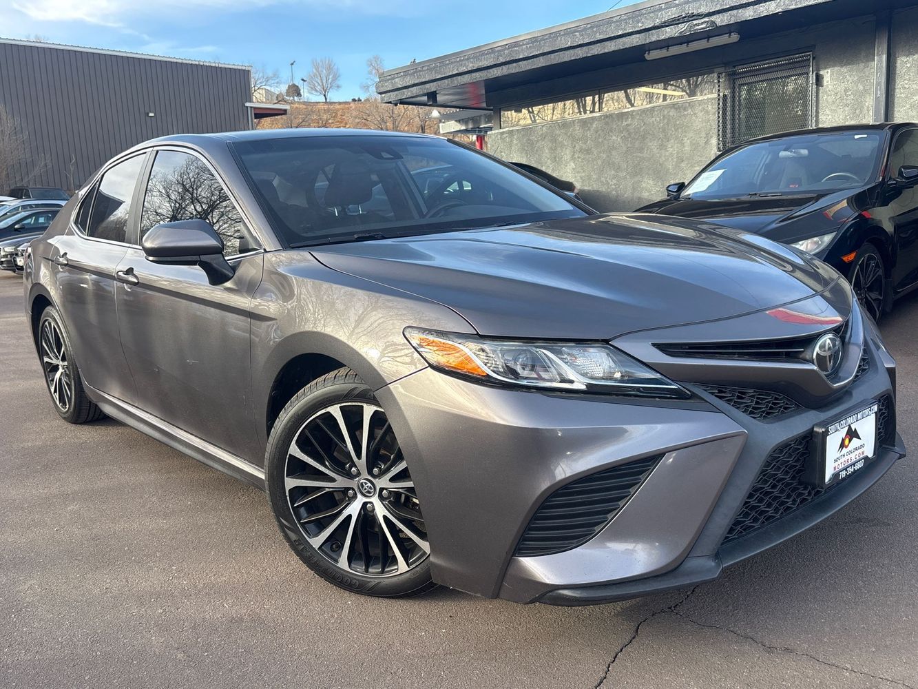 2020 Toyota Camry SE's photo