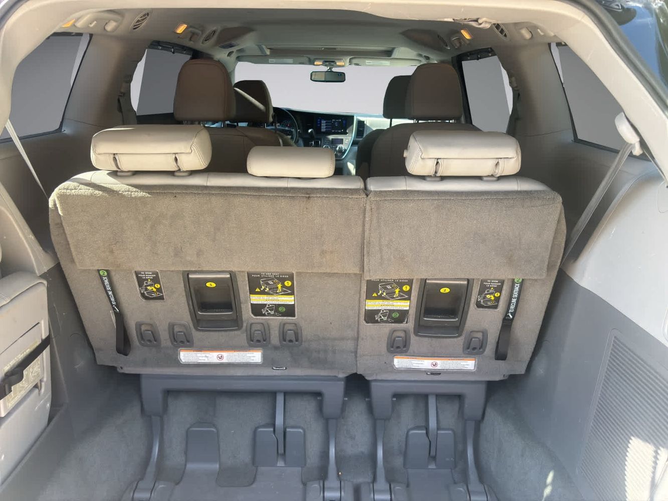 2017 Toyota Sienna XLE Premium photo 24