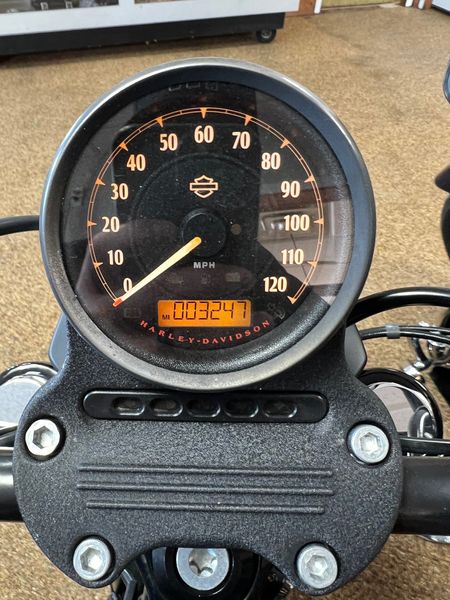 Iron 883 store tachometer