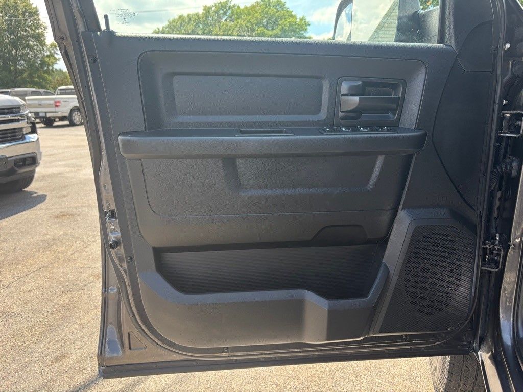 2017 Ram 2500 ST Tradesman photo 12