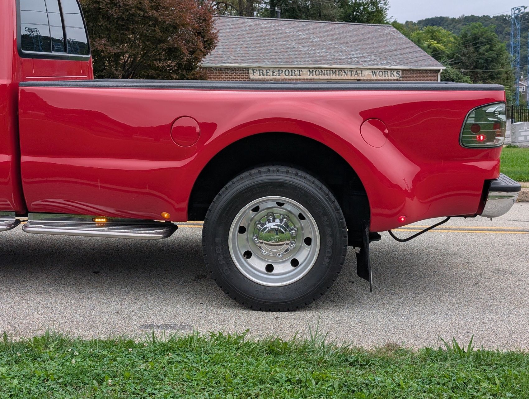 2001 Ford F-550 48