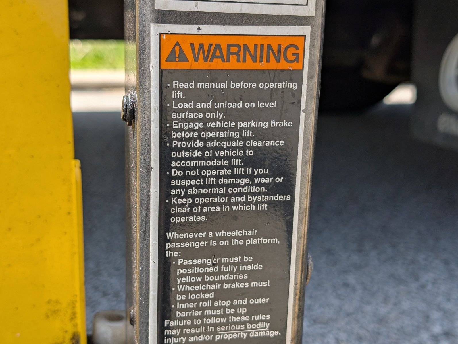 2007 Ford E-450 Cutaway 34