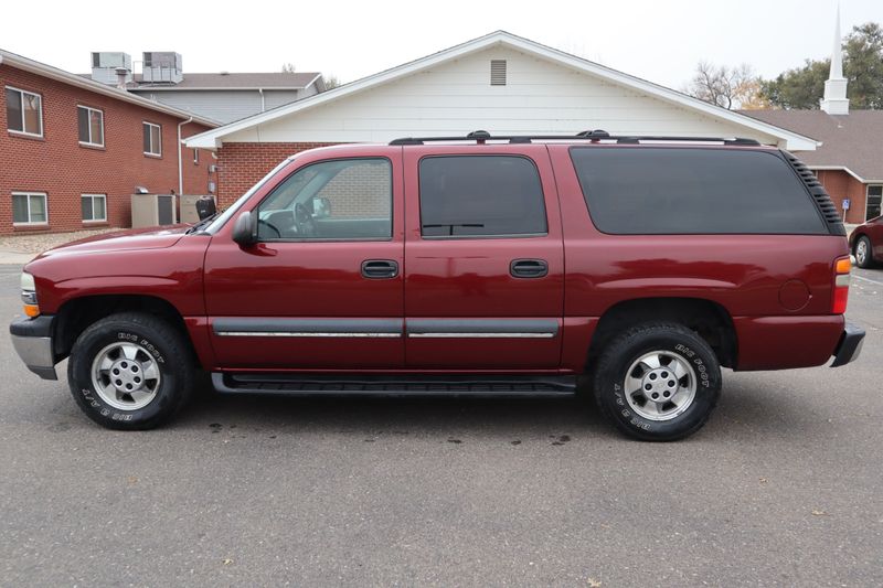 2003 Chevrolet Suburban Photos