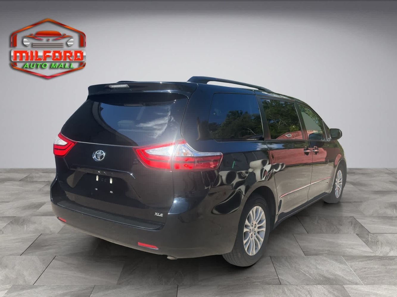 2017 Toyota Sienna XLE Premium photo 6