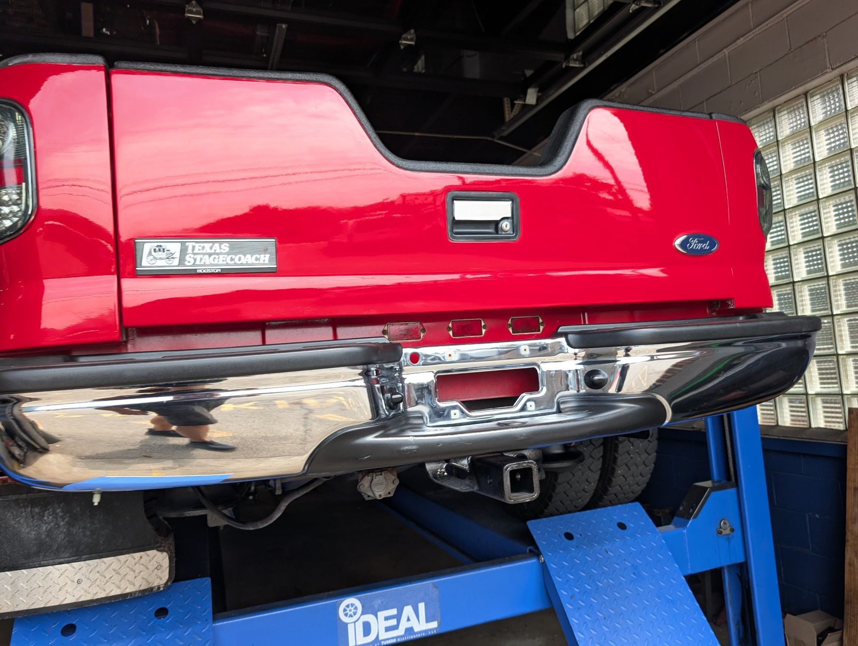 2001 Ford F-550 209