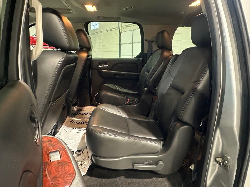 2011 Cadillac Escalade ESV Luxury, photo 13