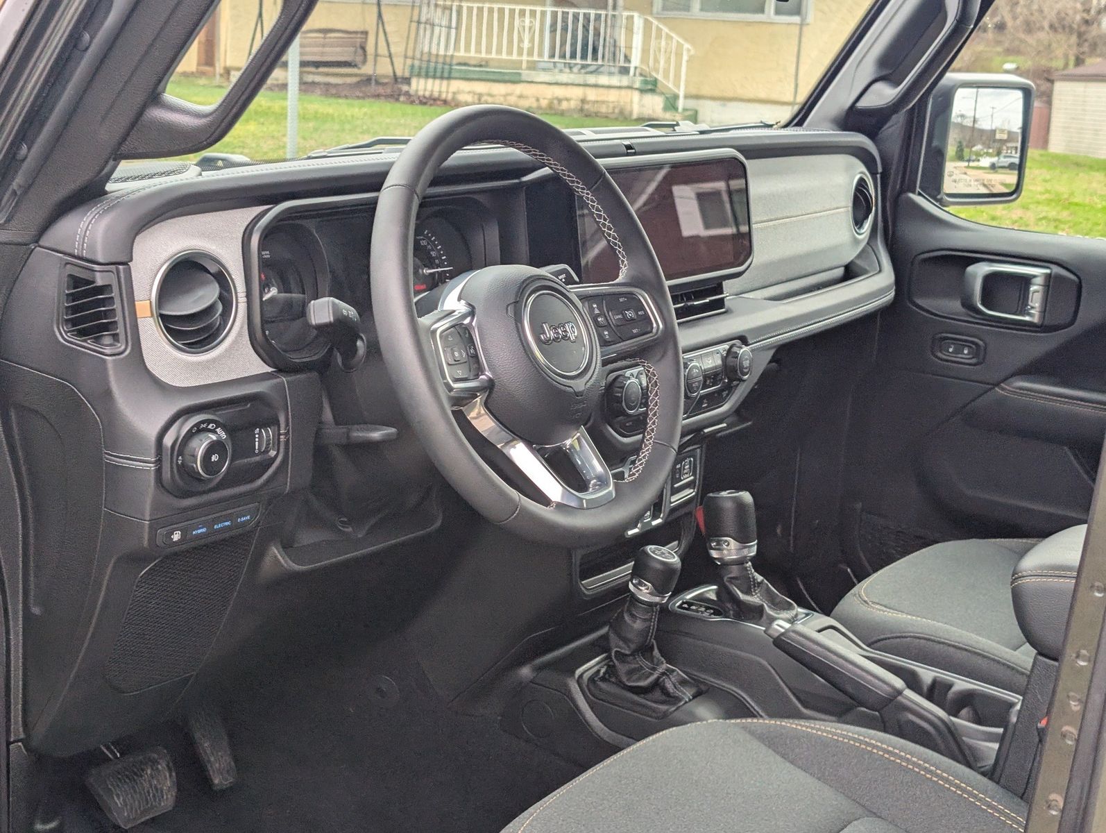 2025 Jeep Wrangler 4xe 29