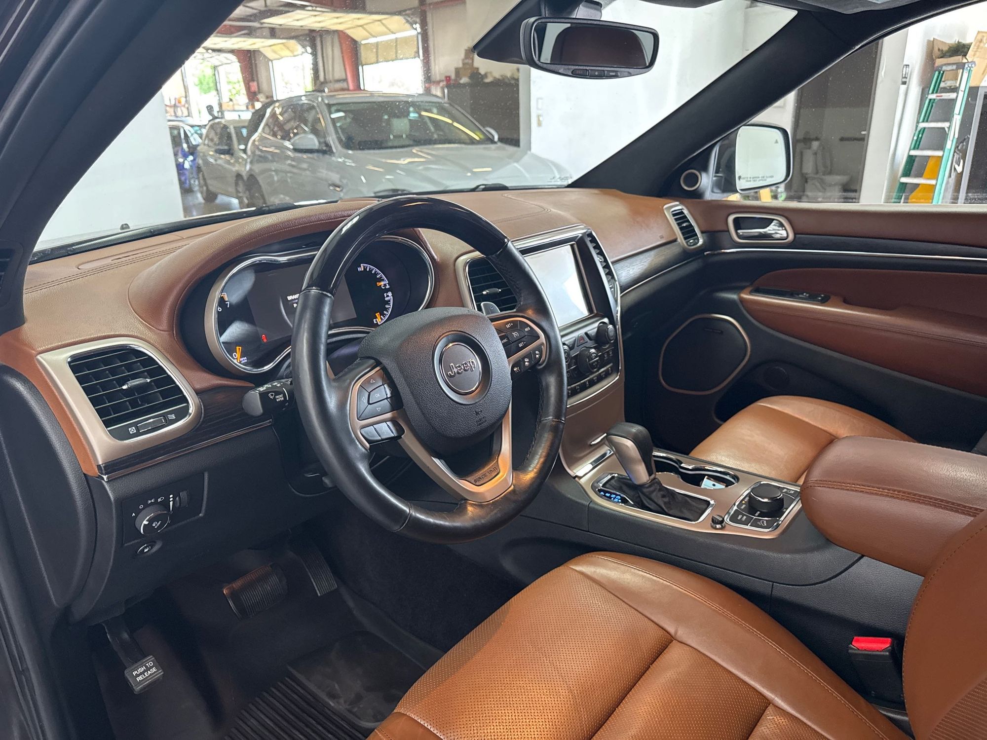 2017 Jeep Grand Cherokee Summit photo 8