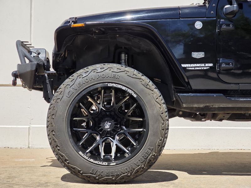 Jeep 純正 18インチ　手渡し歓迎 2011 Jeep Wrangler Unlimited 70th Anniversary | C R U