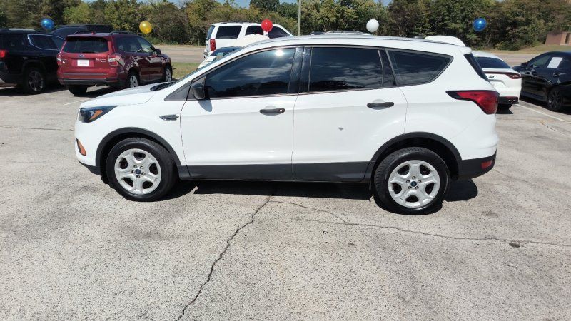 2019 Ford Escape S photo 2