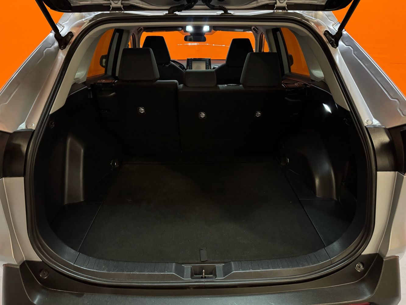 2022 Toyota RAV4 LE photo 19