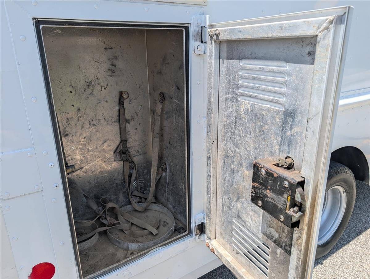 2008 Chevrolet Express Cutaway 39