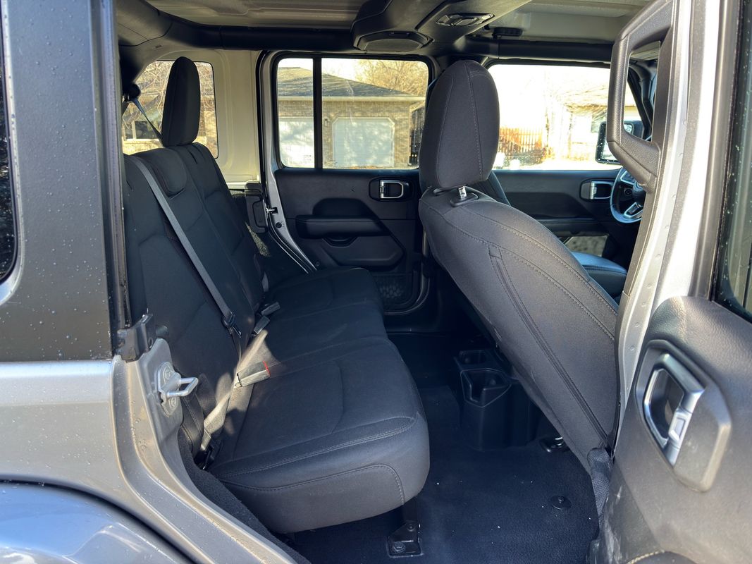 2020 Jeep Wrangler Unlimited Sahara - Photo 15