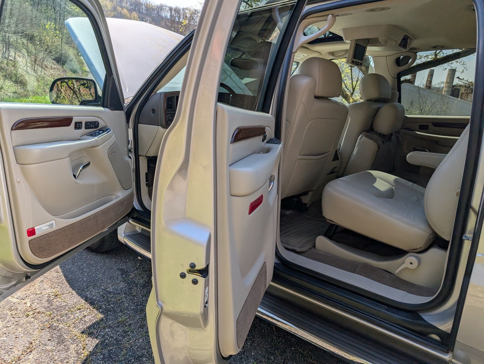 2004 Cadillac Escalade ESV 217
