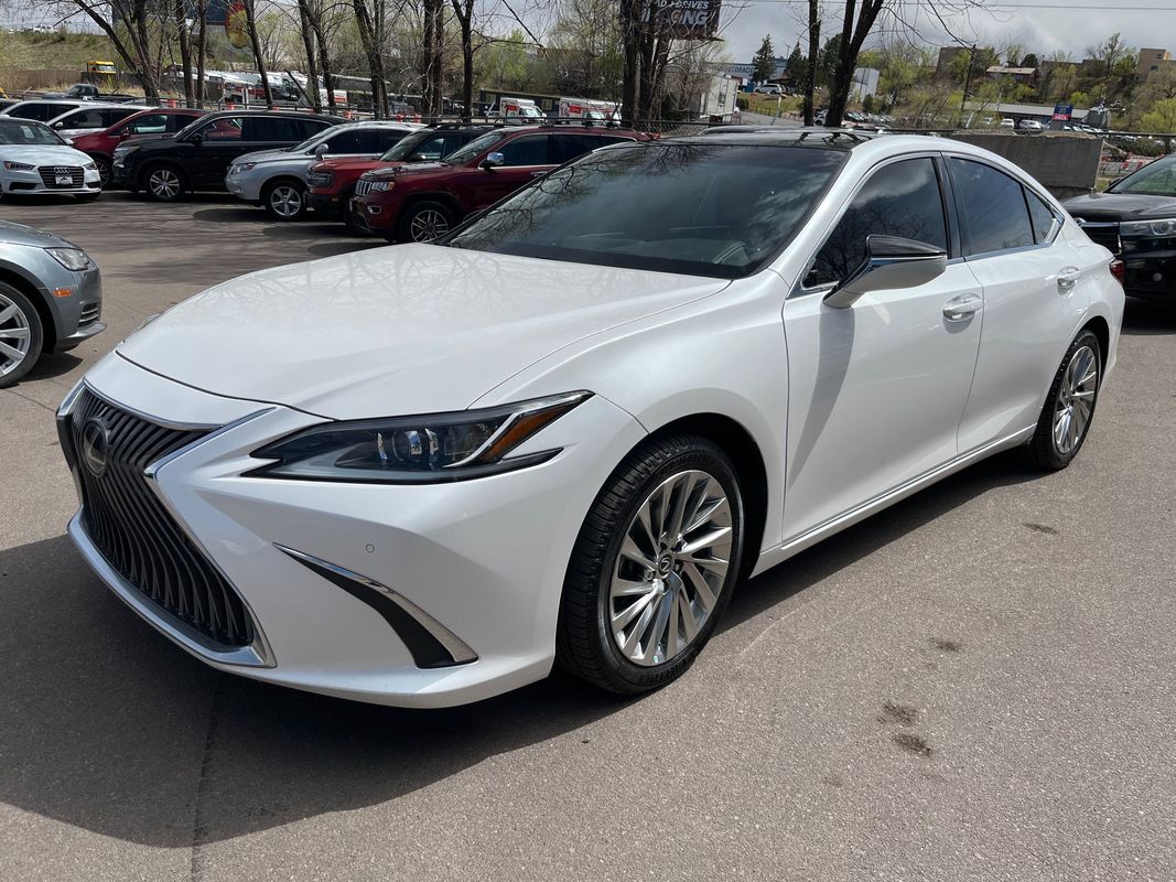 View vehicle photo 3