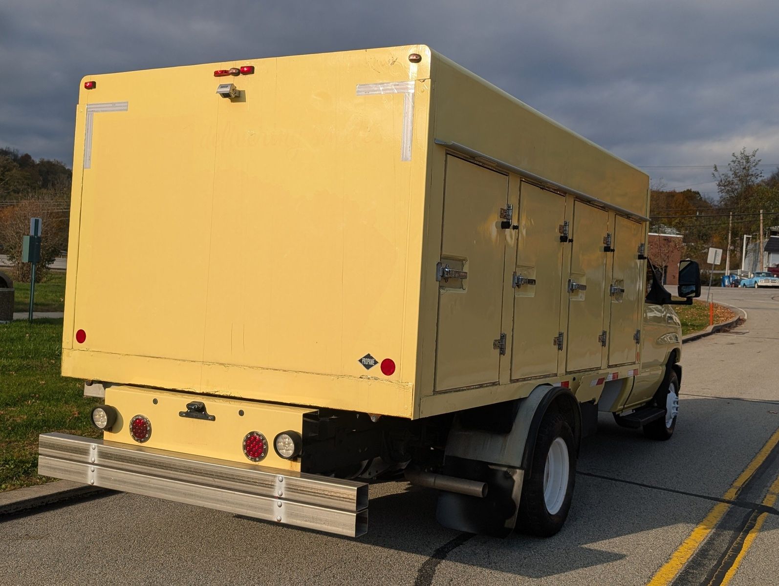 2019 Ford E-Series Chassis 6