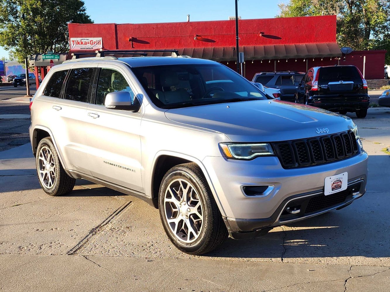 2018 Jeep Grand Cherokee Limited Sterling Edition photo 3