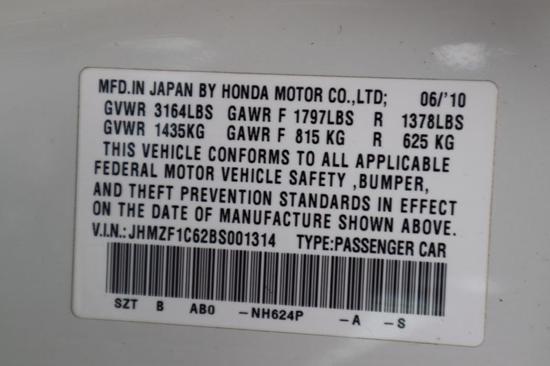 CRページ AOページ adidas Dresses the ZX8000 in Court Green and Screaming Pink