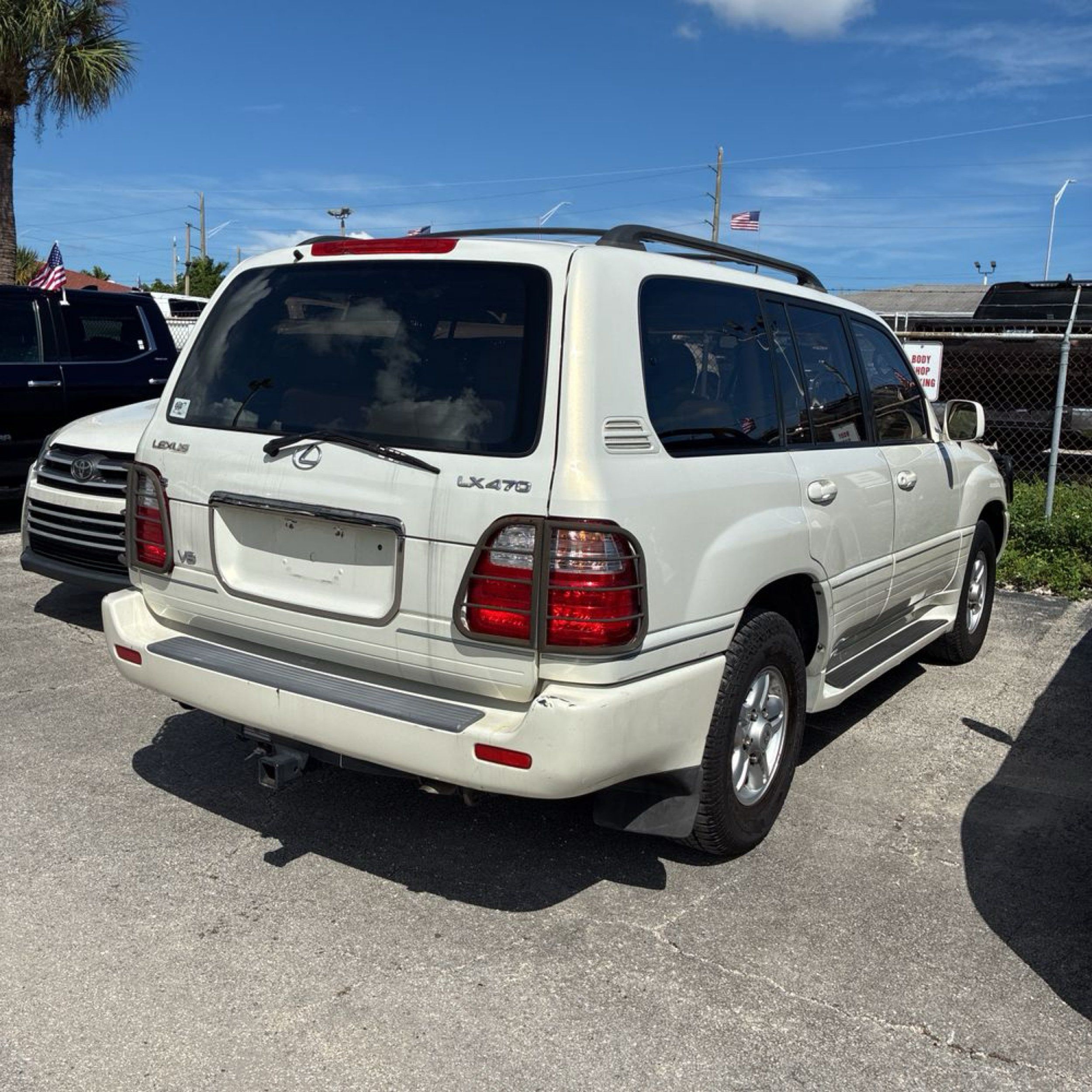 2000 Lexus LX 470 photo 29
