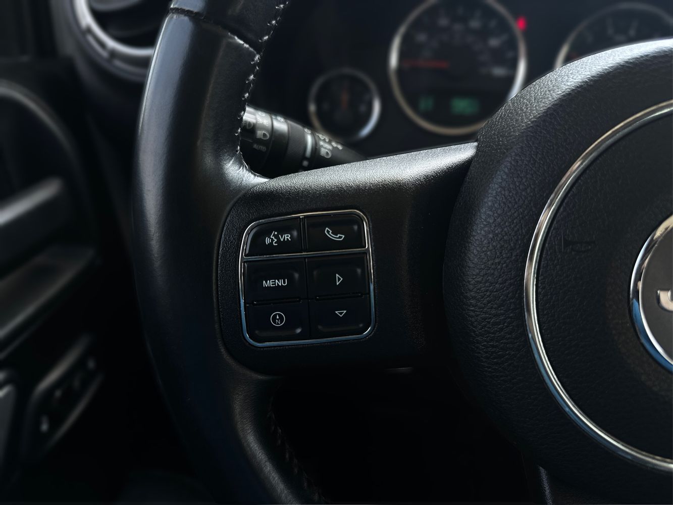 2013 Jeep Wrangler Unlimited Sahara photo 21