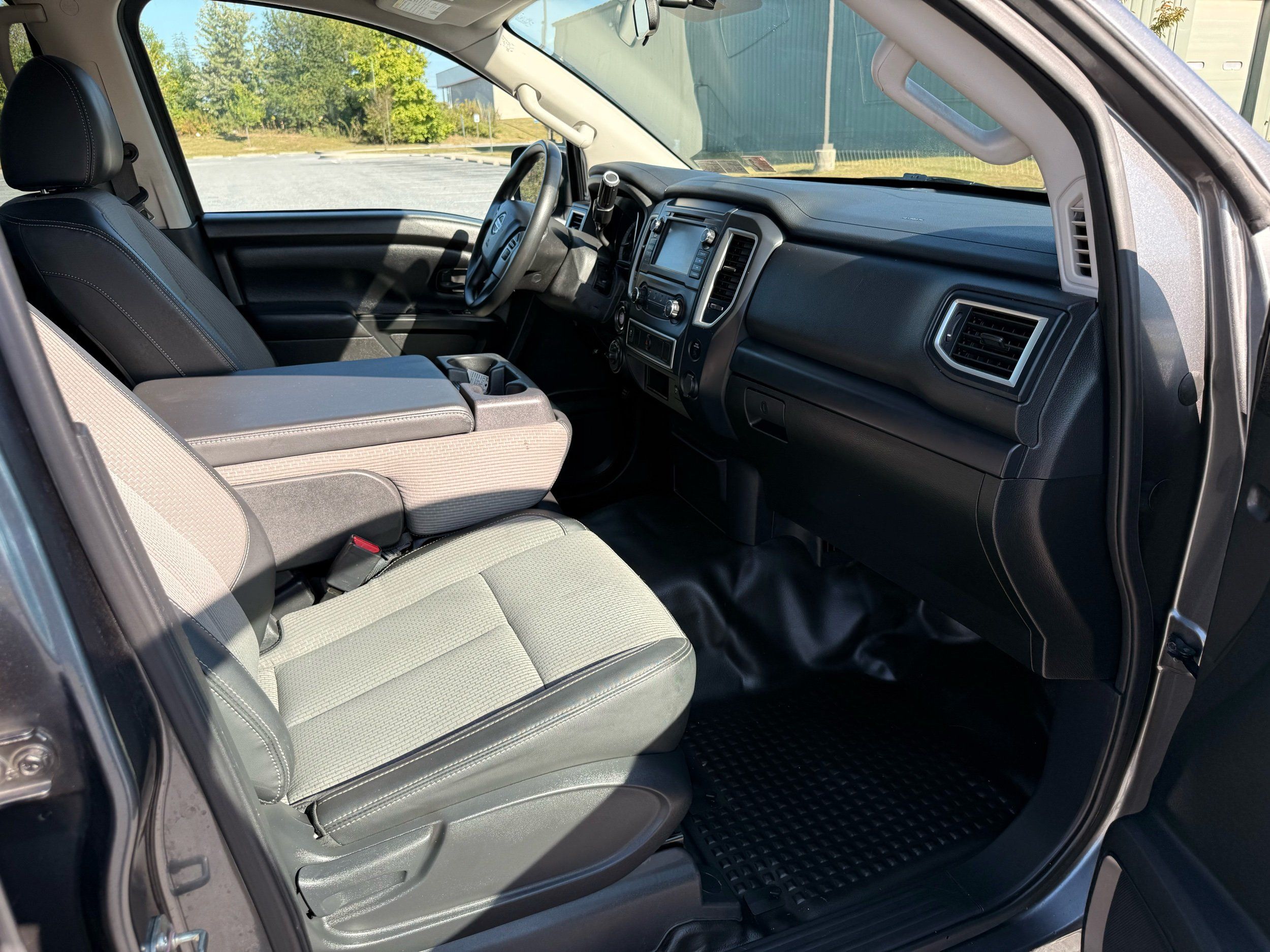 2019 Nissan Titan S photo 13
