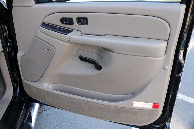 2005 Chevrolet Avalanche Z71 | Victory Motors of Colorado