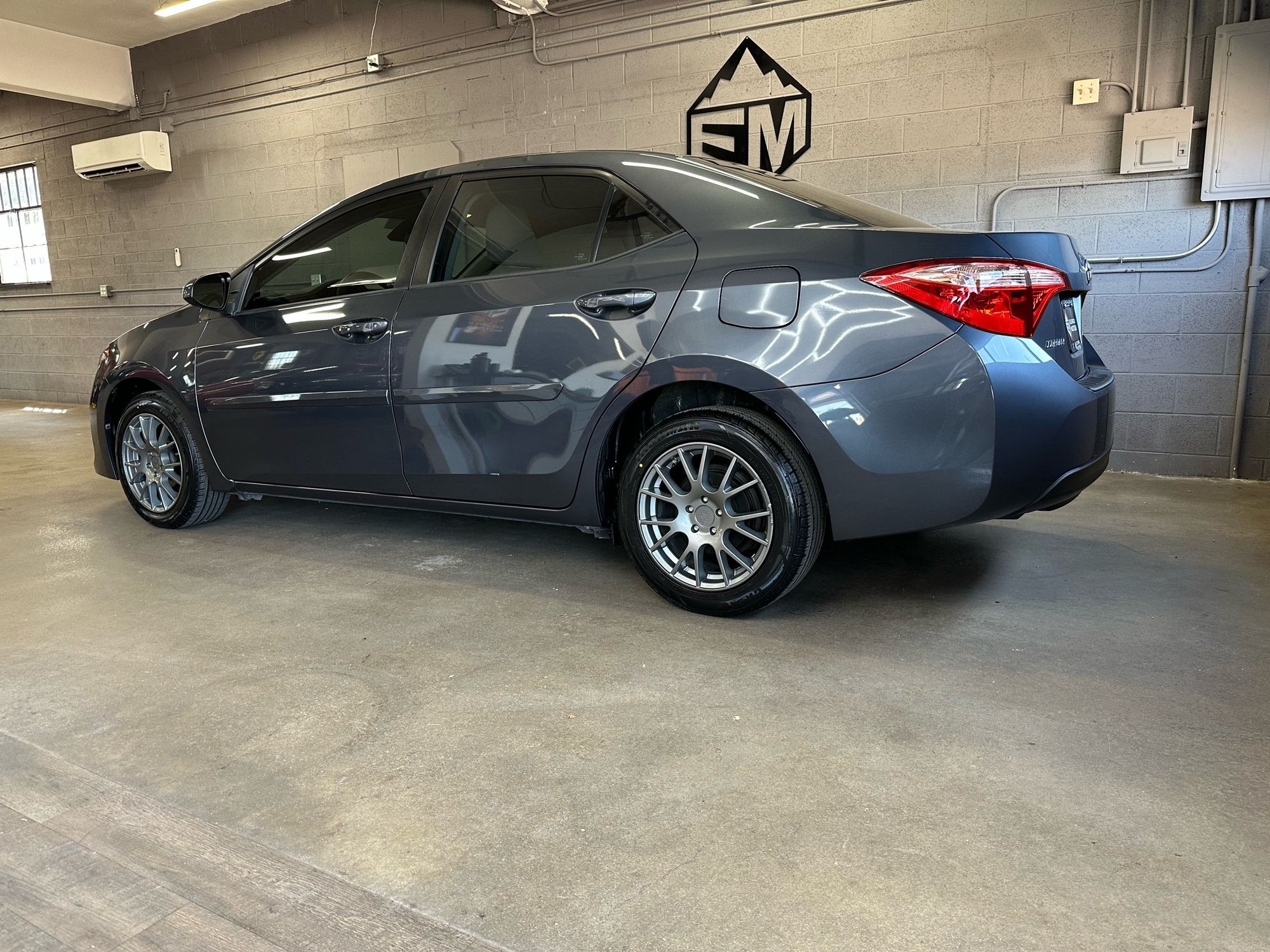 2018 Toyota Corolla LE photo 2