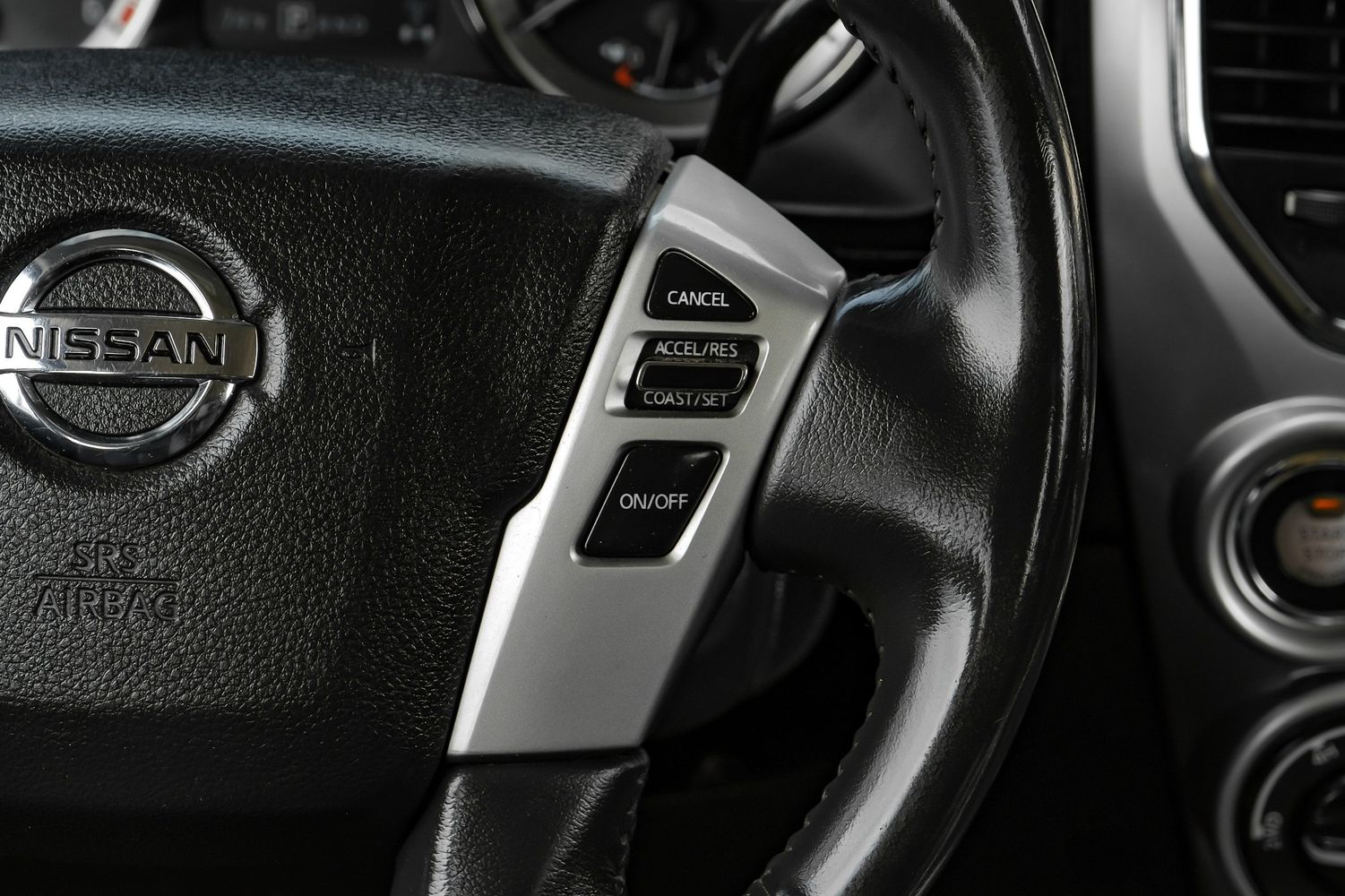 2017 Nissan Titan SL photo 21