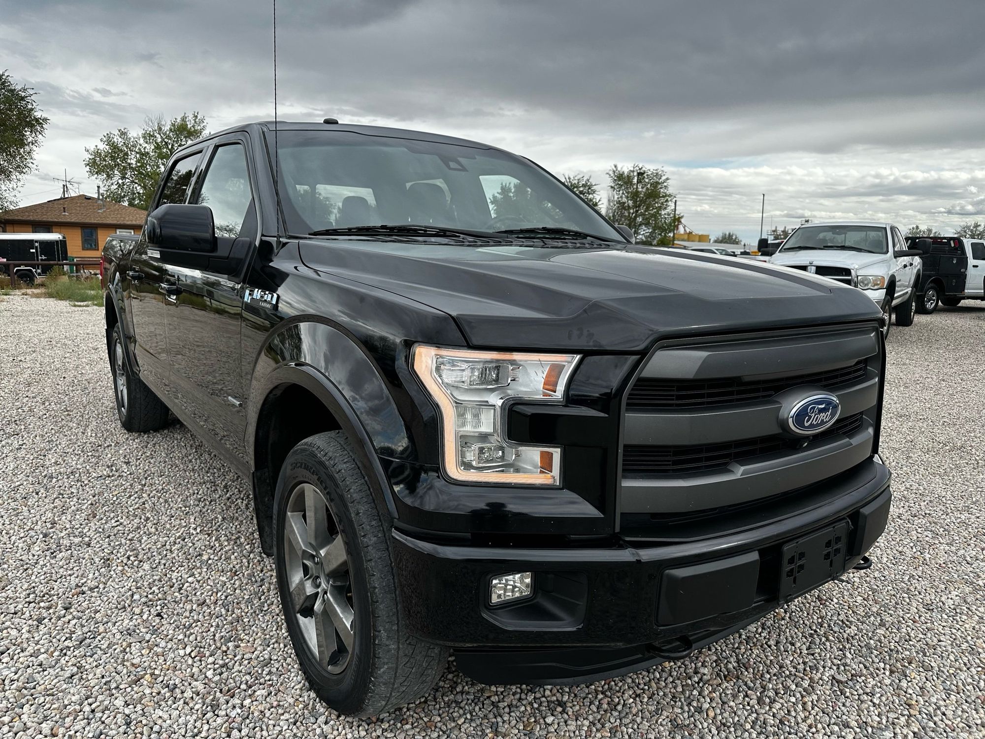 2016 Ford F-150 Lariat photo 2